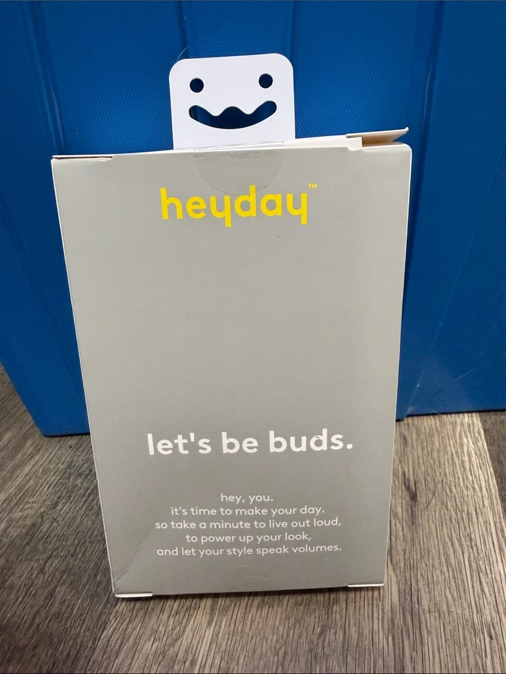 heyday Flower Wired Earbuds - Pale Blue with Dark Centers